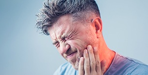man with severe jaw pain